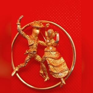 RARE Vtg Gold tone 3D Flamenco Dancer Couple Brooch Pin w Rhinestones 1 3/4 